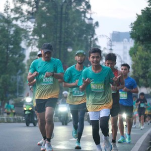 Race photo from BAUR RUN 2025