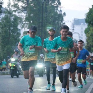 Race photo from BAUR RUN 2025