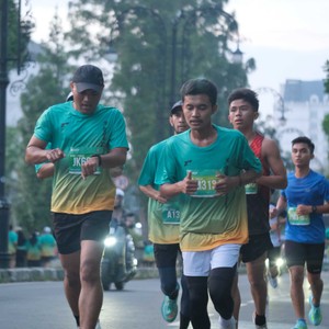 Race photo from BAUR RUN 2025