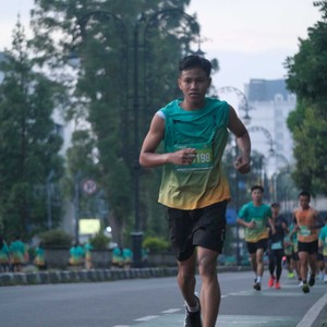 Race photo from BAUR RUN 2025