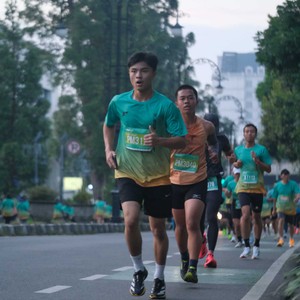 Race photo from BAUR RUN 2025