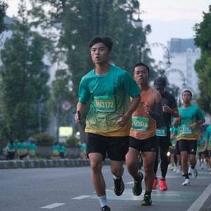 Race photo from BAUR RUN 2025
