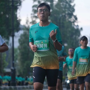 Race photo from BAUR RUN 2025