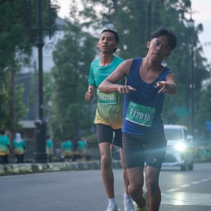 Race photo from BAUR RUN 2025