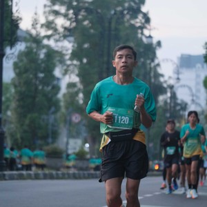 Race photo from BAUR RUN 2025