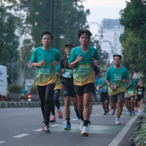 Race photo from BAUR RUN 2025