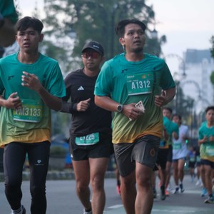 Race photo from BAUR RUN 2025
