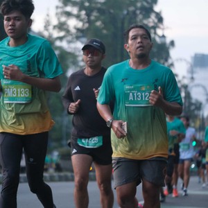 Race photo from BAUR RUN 2025