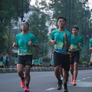 Race photo from BAUR RUN 2025