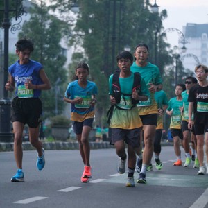 Race photo from BAUR RUN 2025