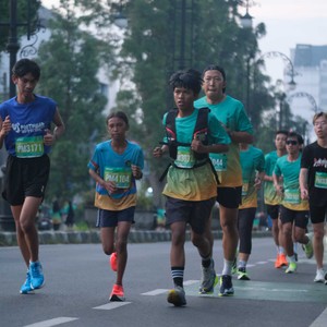 Race photo from BAUR RUN 2025