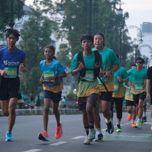 Race photo from BAUR RUN 2025