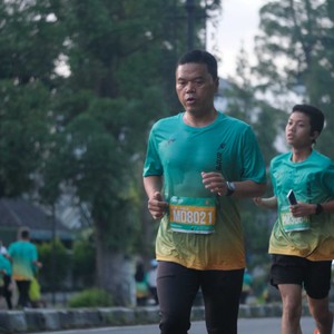 Race photo from BAUR RUN 2025
