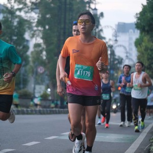 Race photo from BAUR RUN 2025