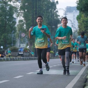 Race photo from BAUR RUN 2025