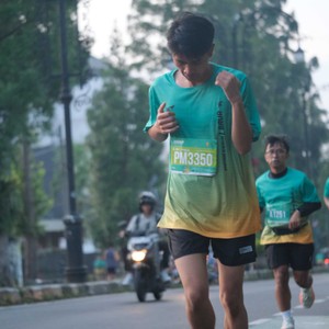 Race photo from BAUR RUN 2025