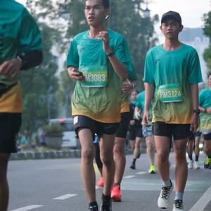 Race photo from BAUR RUN 2025