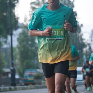 Race photo from BAUR RUN 2025