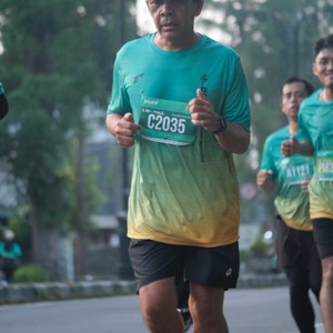 Race photo from BAUR RUN 2025