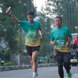 Race photo from BAUR RUN 2025