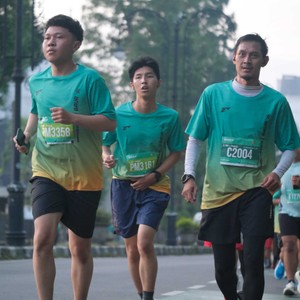 Race photo from BAUR RUN 2025
