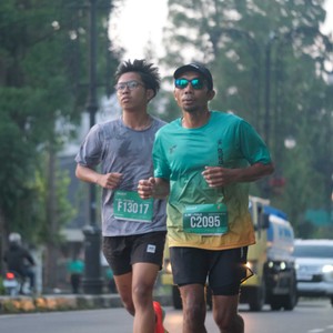 Race photo from BAUR RUN 2025