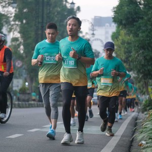 Race photo from BAUR RUN 2025