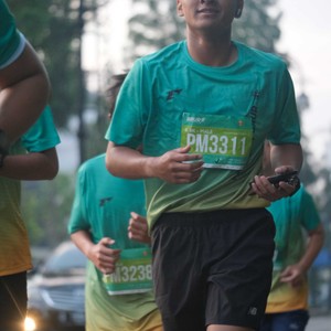 Race photo from BAUR RUN 2025