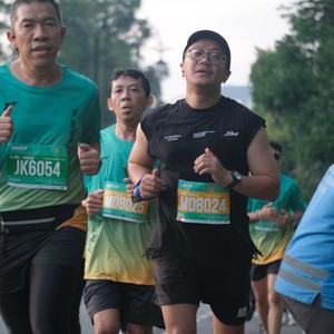 Race photo from BAUR RUN 2025