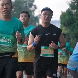 Race photo from BAUR RUN 2025