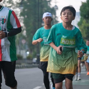 Race photo from BAUR RUN 2025