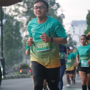 Race photo from BAUR RUN 2025