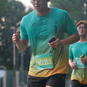 Race photo from BAUR RUN 2025