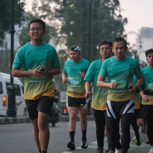 Race photo from BAUR RUN 2025