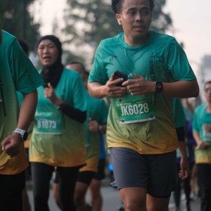 Race photo from BAUR RUN 2025
