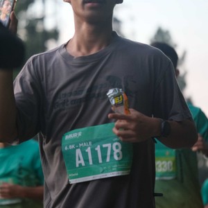 Race photo from BAUR RUN 2025