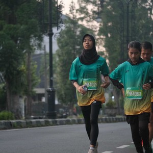 Race photo from BAUR RUN 2025