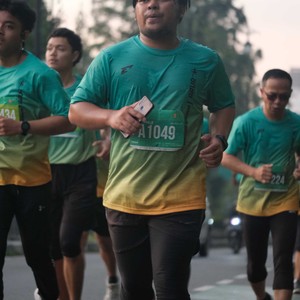 Race photo from BAUR RUN 2025