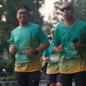 Race photo from BAUR RUN 2025