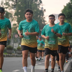 Race photo from BAUR RUN 2025