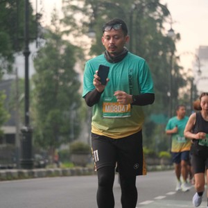 Race photo from BAUR RUN 2025