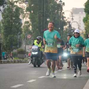Race photo from BAUR RUN 2025
