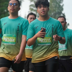 Race photo from BAUR RUN 2025