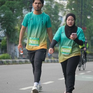 Race photo from BAUR RUN 2025