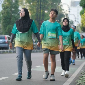 Race photo from BAUR RUN 2025