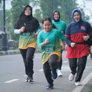Race photo from BAUR RUN 2025