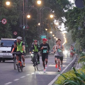 Race photo from BAUR RUN 2025