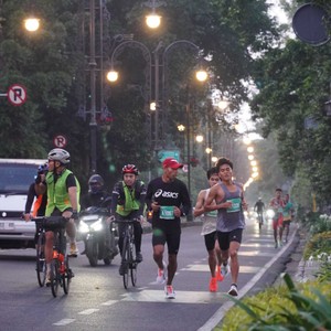 Race photo from BAUR RUN 2025