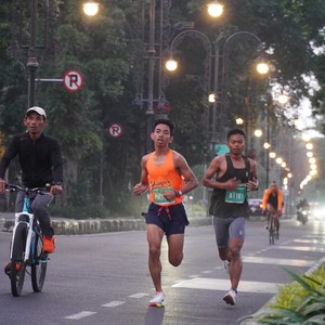 Race photo from BAUR RUN 2025