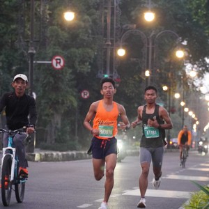 Race photo from BAUR RUN 2025